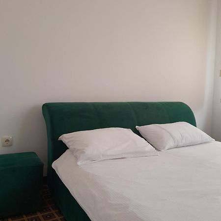 Hotel Victoria Lukavica Buitenkant foto