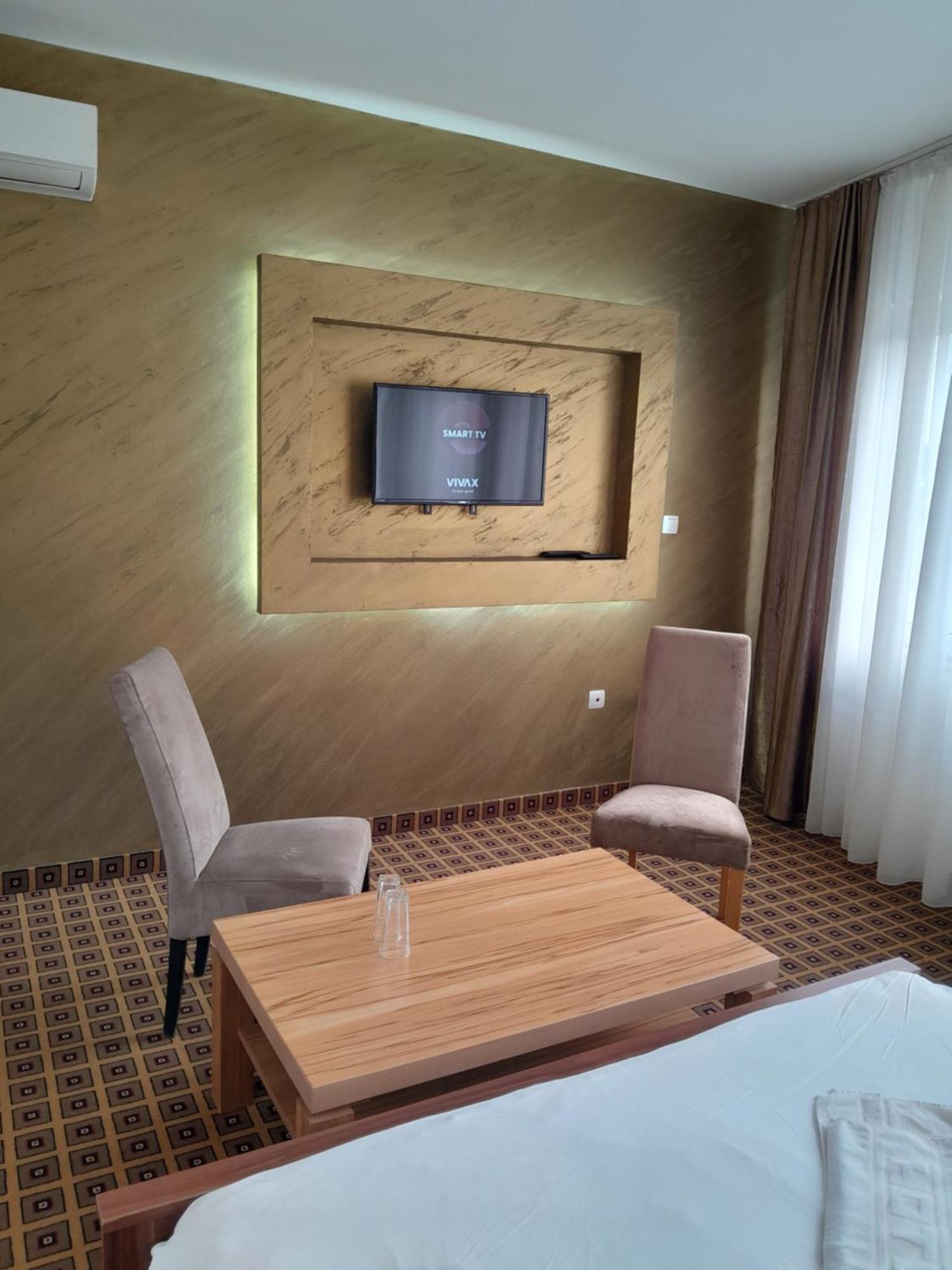 Hotel Victoria Lukavica Buitenkant foto