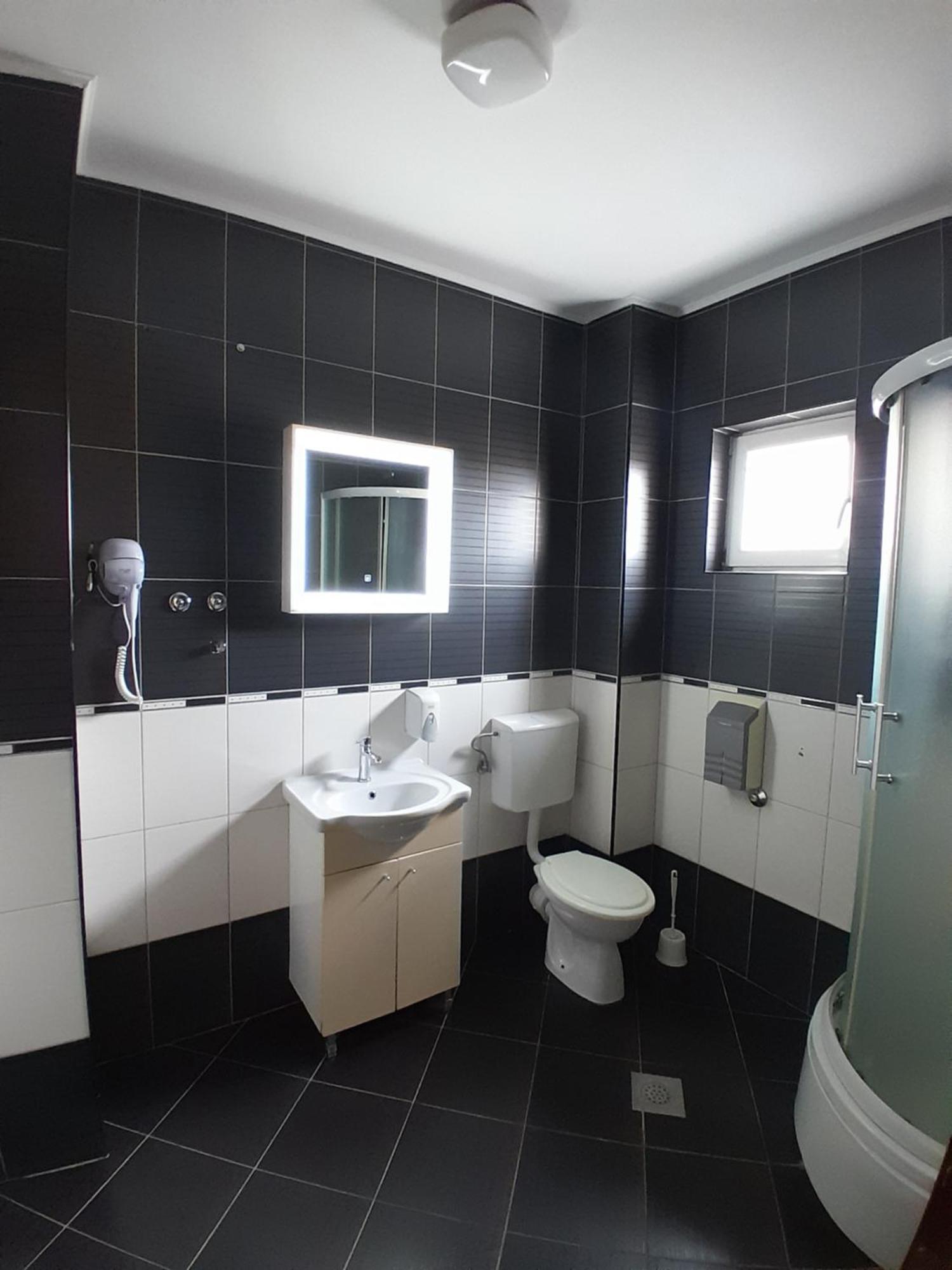 Hotel Victoria Lukavica Buitenkant foto