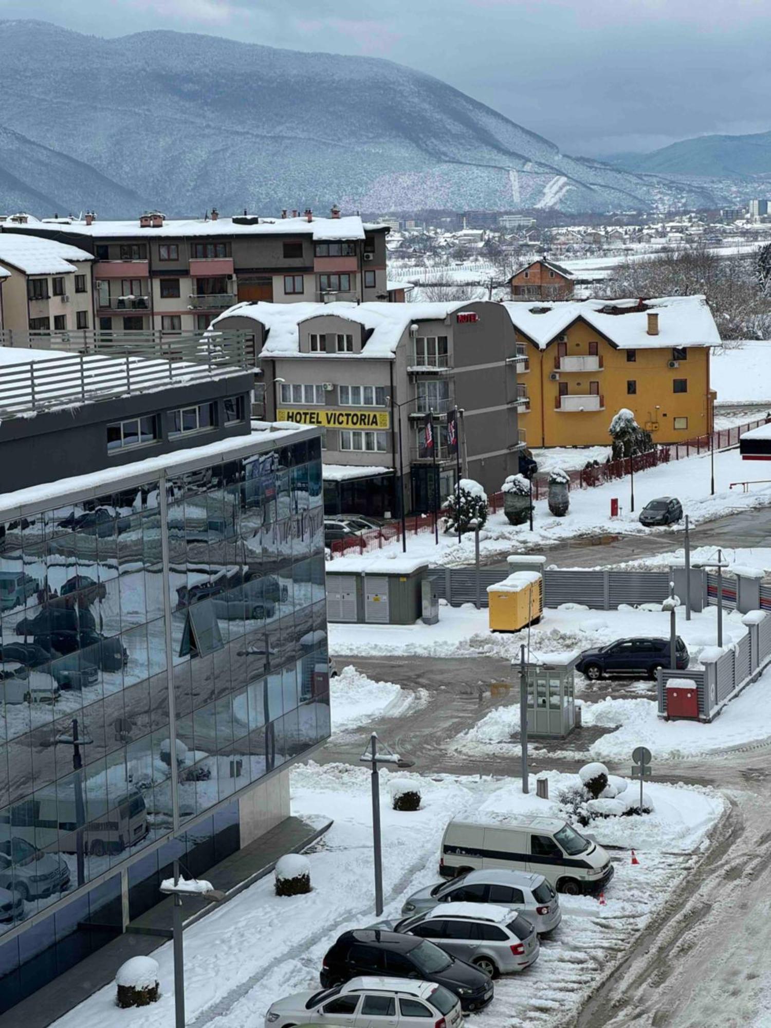 Hotel Victoria Lukavica Buitenkant foto