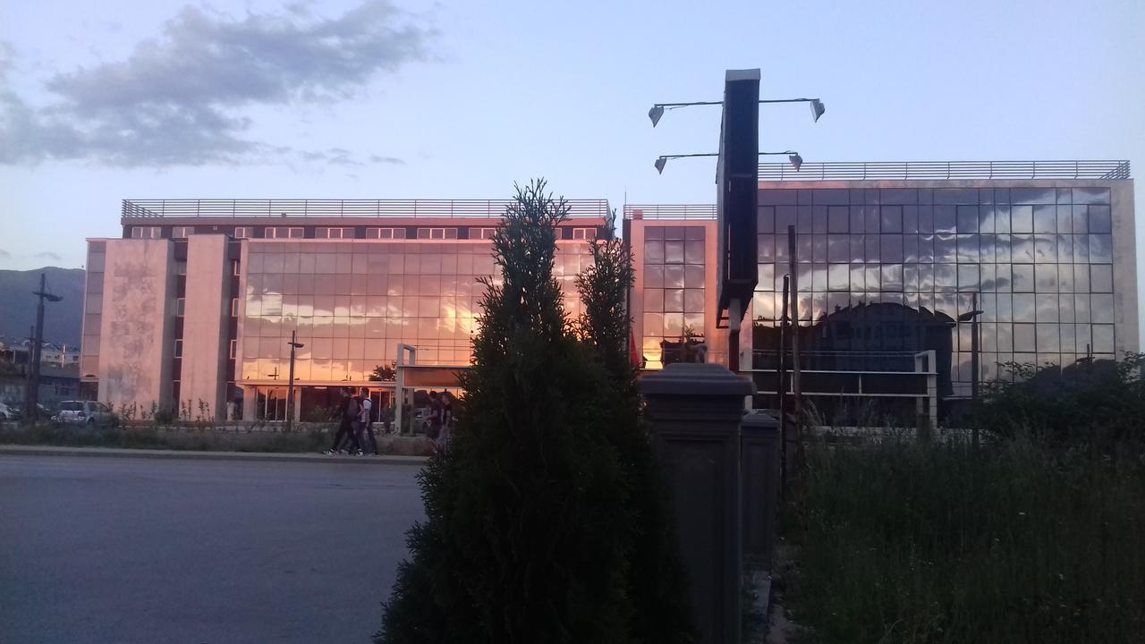 Hotel Victoria Lukavica Buitenkant foto