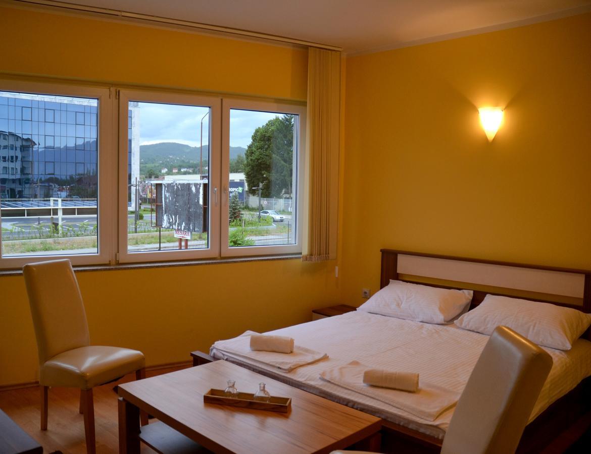 Hotel Victoria Lukavica Buitenkant foto