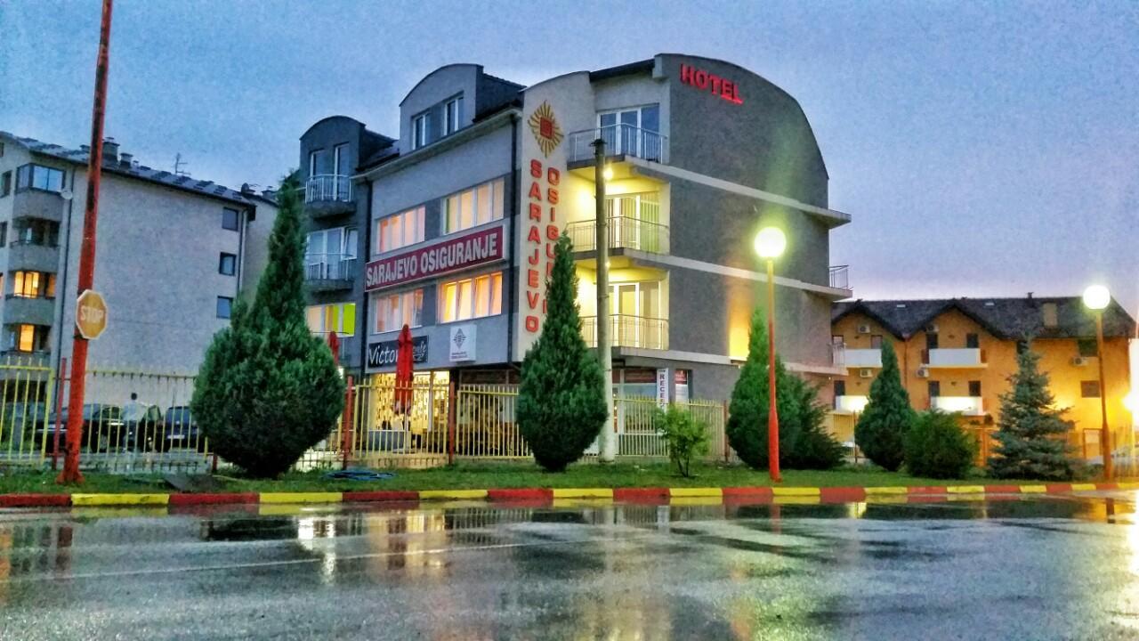 Hotel Victoria Lukavica Buitenkant foto