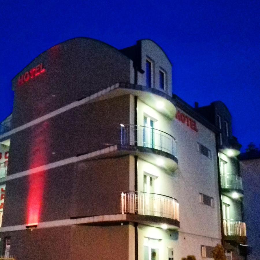 Hotel Victoria Lukavica Buitenkant foto