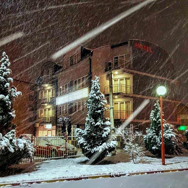 Hotel Victoria Lukavica Buitenkant foto