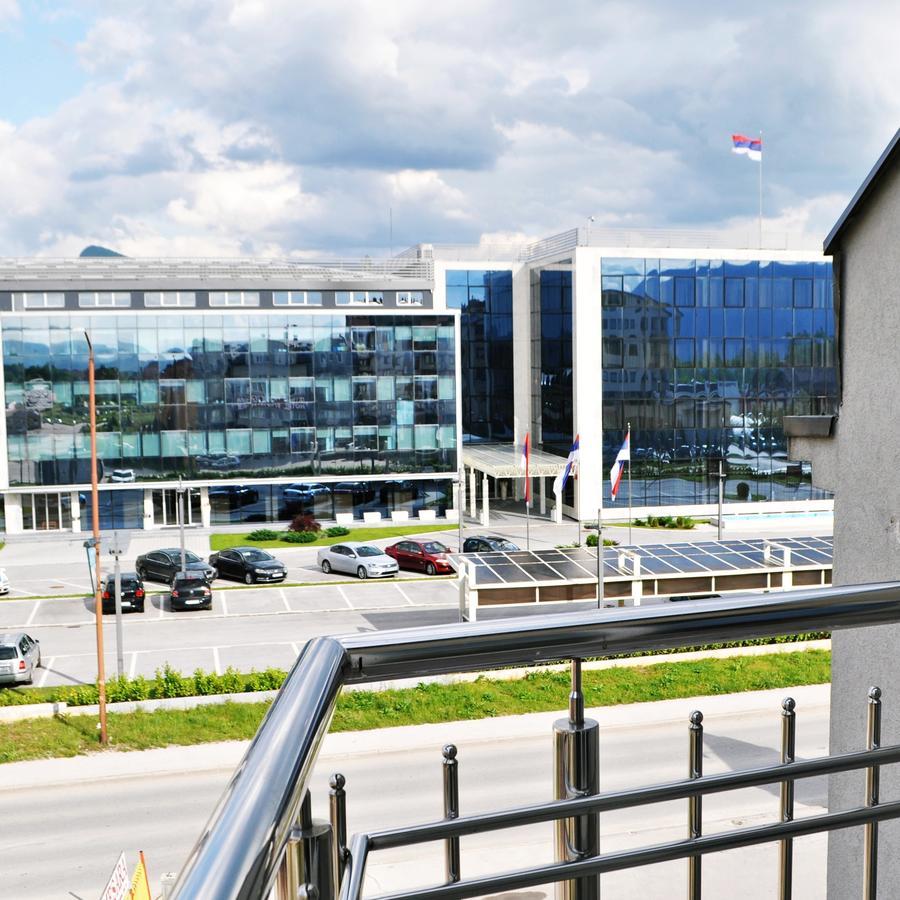 Hotel Victoria Lukavica Buitenkant foto